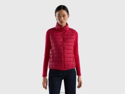 fuchsia Benetton kvinner ermeløs pufferjakke med resirkulert vatt 20TRB279