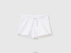 hvit Benetton barn shorts med snøring i økologisk bomull 20TRB3030