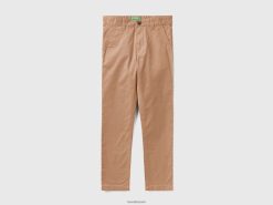 kamel Benetton barn slim fit chinos i stretchbomull 20TRB1992