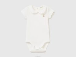 kremhvit Benetton barn onesie med krage i økologisk bomull 20TRB3185