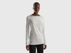 kremhvit Benetton kvinner t-skjorte i bærekraftig stretch viskose 20TRB3884