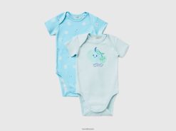 lyse blå Benetton barn to kortermede bodyer i økologisk bomull 20TRB3172