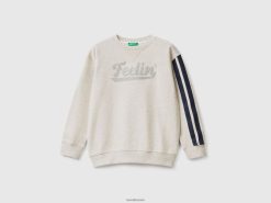 lysegrå Benetton barn genser med rund hals og broderi 20TRB1838