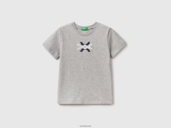 lysegrå Benetton barn T-skjorte i 100 % økologisk bomull med logo 20TRB2128