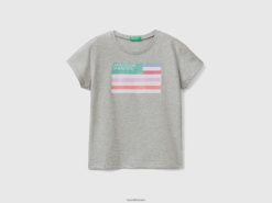 lysegrå Benetton barn t-skjorte med glitrende logo i økologisk bomull 20TRB5293