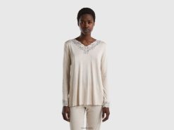 lysegrå Benetton kvinner topp med blondedetaljer 20TRB4299