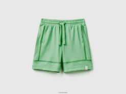 lysegrønn Benetton barn shorts i resirkulert stoff 20TRB2364