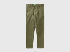 militærgrønt Benetton barn slim fit chinos i stretchbomull 20TRB1976