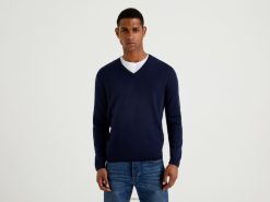 mørke blå Benetton menn mørkeblå v-halsgenser i ren merinoull 20TRB1171