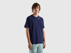 mørke blå Benetton menn skjorte med trykk på rund hals 20TRB4716