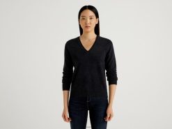 mørkegrå Benetton kvinner koksgrå genser med v-hals i ren merinoull 20TRB3640