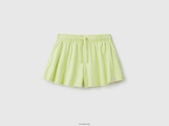 neon gul Benetton barn shorts i resirkulert stoff 20TRB2714