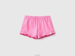 neon rosa Benetton barn shorts i resirkulert stoff med volanger 20TRB5717