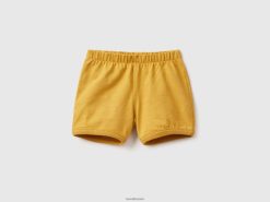sennep Benetton barn shorts med lapp på ryggen 20TRB3236