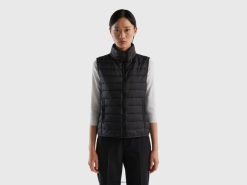 svart Benetton kvinner ermeløs pufferjakke med resirkulert vatt 20TRB3757
