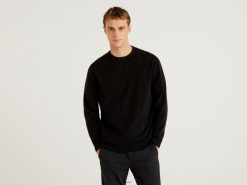 svart Benetton menn svart genser med rund hals i ren merinoull 20TRB1169