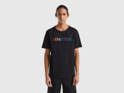 svart Benetton menn t-skjorte i økologisk bomull med logotrykk 20TRB1266